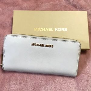 Michael Kors Jet Set Travel Continental Wallet
